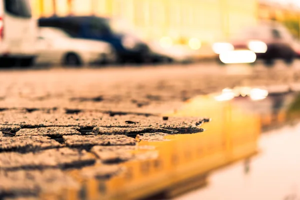 Plaza Central Ciudad Pavimentada Con Piedra Después Una Lluvia Faros — Foto de Stock