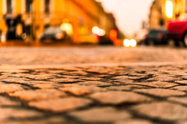 Calle Ciudad Pavimentada Con Piedra Que Los Coches Montar Vista — Foto de Stock