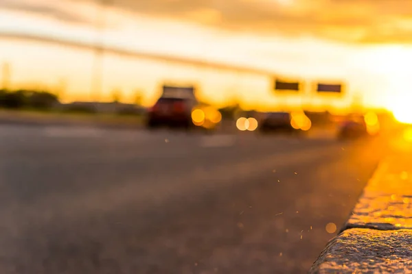 Tramonto Città Vista Del Flusso Auto Che Corrono Lungo Hig — Foto Stock