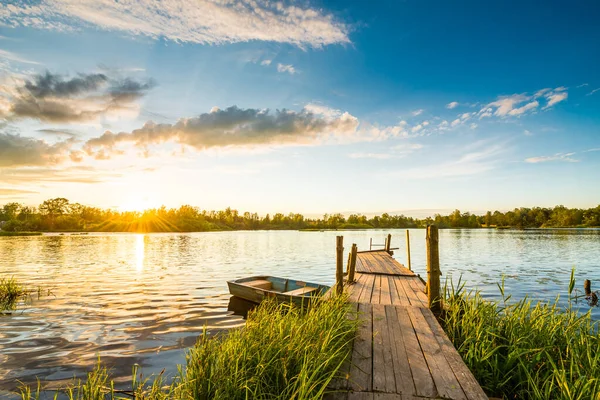 Tramonto Sul Lago Nel Villaggio Vista Ponte Legno — Foto Stock