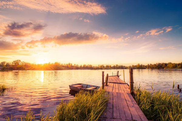 Tramonto Sul Lago Nel Villaggio Vista Ponte Legno — Foto Stock