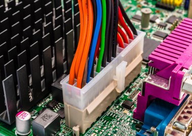 bağlantı bilgisayar ana güç soketi