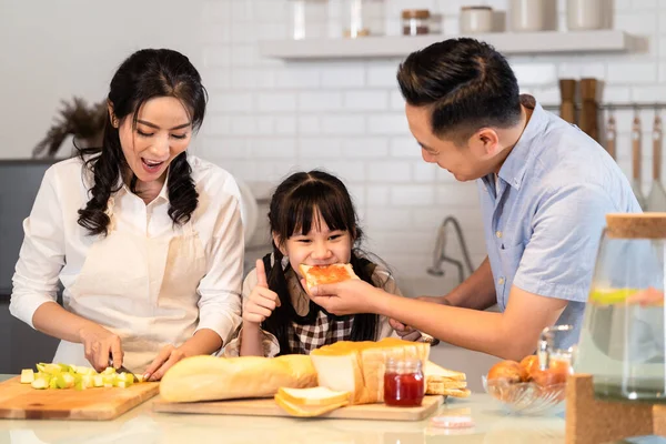 Relación Familiar Asiática Feliz Familia Haciendo Preparación Alimentos Sala Cocina — Foto de Stock