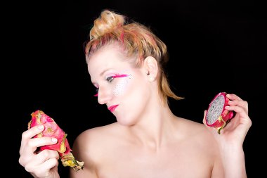 Dragon meyve modeli karşılar