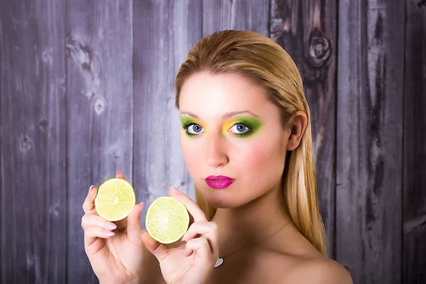 Model meets Lime — Stock Photo, Image