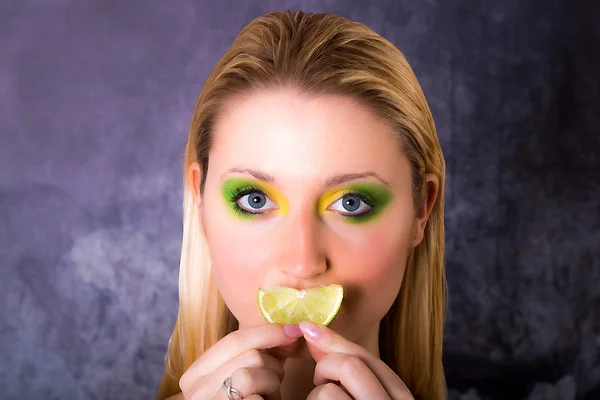 Model meets Lime — Stock Photo, Image