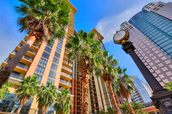 Centro Orlando Skyline e edificio a Church Street Station Immagine Stock