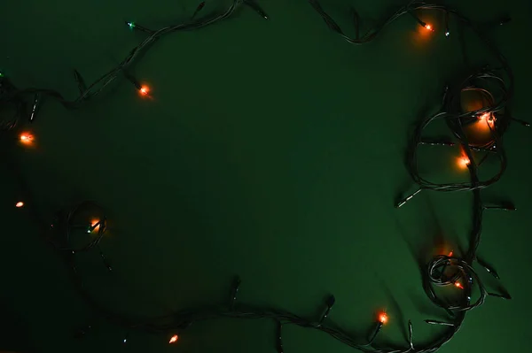 Χριστουγεννιάτικα Φώτα Στο Πράσινο Φόντο Των Χριστουγέννων Υψηλής Ποιότητας Φωτογραφία — Φωτογραφία Αρχείου
