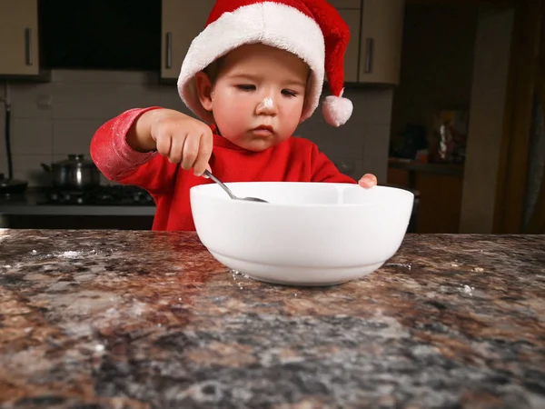 Ребенок Рождественской Шляпе Готовит Высокое Качество Фото — стоковое фото