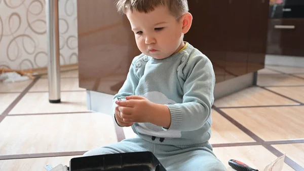 Child Playing Suitcase Tools High Quality Photo — Stock Photo, Image