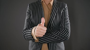 Takım elbiseli kadın izin veriyor. Yüksek kalite fotoğraf