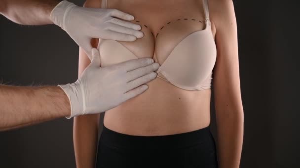 Chirurgia di aumento del seno femminile, concetto di aumento del seno. — Video Stock
