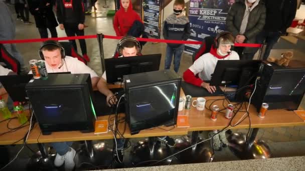 Minsk, Bielorrusia - 2 de marzo de 2019: Cybersportsmen hold a match — Vídeos de Stock