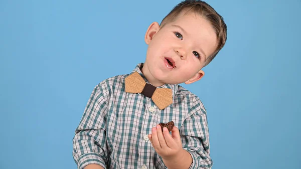 Ребенок Шоколадная Конфета Изолированном Фоне Высокое Качество Фото — стоковое фото