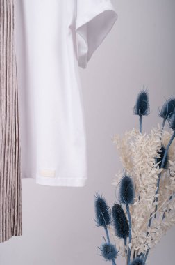 Doğal giysiler, dekoratif bitkiler ve giysi kavramı. Yüksek kalite fotoğraf