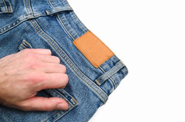 Kot pantolondaki etikette boşluk var. Yüksek kalite fotoğraf