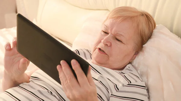 Woman Aged Mobile Device Her Hands — Stock Photo, Image