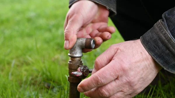 Vattenrör För Slang Gräs — Stockfoto