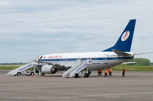 Minsk, Biélorussie - 5 juin 2021 : Atterrissage d'un avion Belavia — Photo