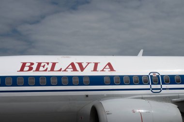 Minsk, Belarus - 5 Haziran 2021: Uçakta Belavia Yazıtı