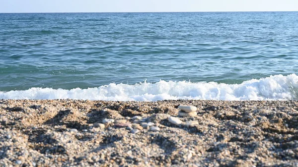 岩石海滩上的海水 — 图库照片