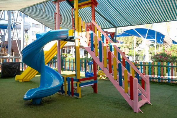 五颜六色的游乐场供儿童使用的街机 — 图库照片