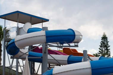 Temiz su dolu bir havuz. Yüksek kalite fotoğraf