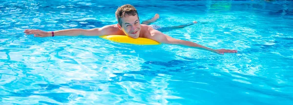 Happy Young Man Swims Pool — Stock Photo, Image
