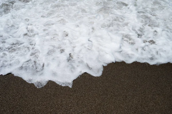 海水冲到了岸上 高质量的照片 — 图库照片