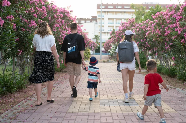 2021 Türkei Touristen Spazieren Durch Die Stadt Mit Kindern — Stockfoto