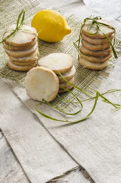 Homemade lemon sugar cookies on linen tablecloth — Stock Photo, Image