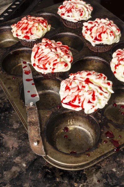 Chocolade pompoen cupcake, ingericht met suikerglazuur in vorm van hersenen — Stockfoto