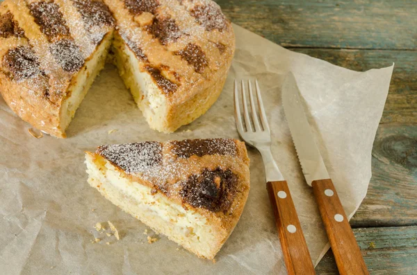 Kağıt ambalaj üzerinde Napoliten Paskalya kek parçası