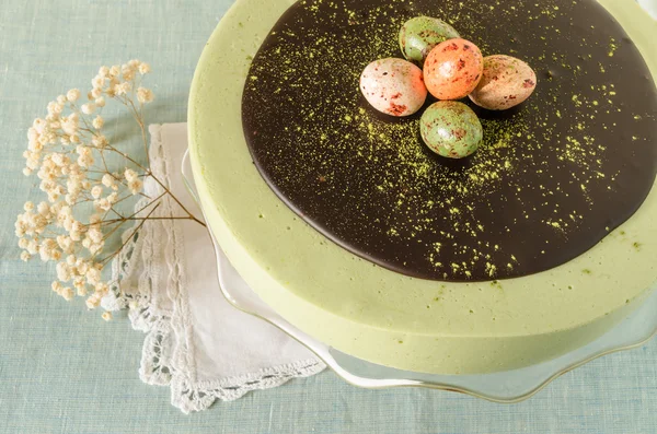 Easter cake with tea matcha decorated chocolate ganache and sweet-stuff eggs — Stock Photo, Image