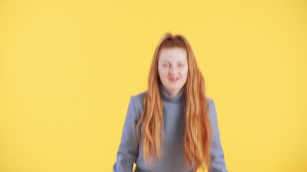 Woman Freckles Long Ginger Ponytail Looking Camera Dancing Funny Way — Stock Video