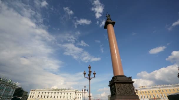 Museo del Hermitage y Columna Alexander — Vídeos de Stock