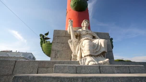 Marble figures decorate Rostral columns — Stock Video