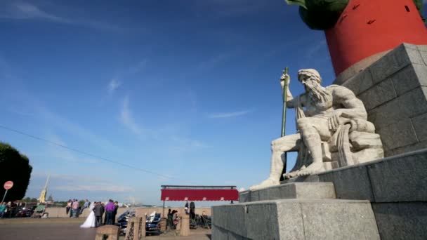 Mermer rakamlar Rostral sütunları süslemeleri — Stok video