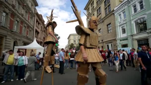 Musicista di strada a Neglinnaya Street . — Video Stock