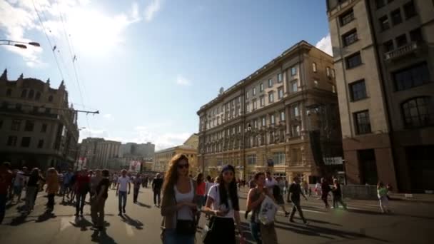 Свободный день в центре города — стоковое видео