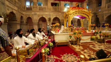 Gurudwara SIS Ganj, Darbar Sahib veya kiliseye.