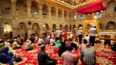 Gurudwara SIS Ganj, Darbar Sahib veya kiliseye.