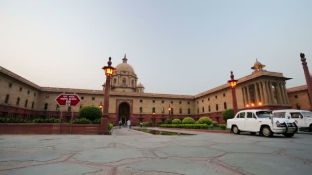 Edificio de la Secretaría Central, Nueva Delhi . — Vídeo de stock