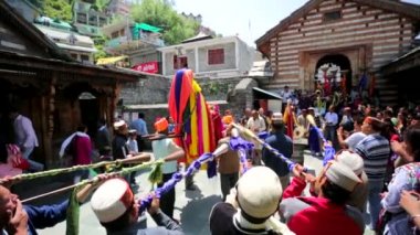 Tören Vashisht Tapınağı içinde.