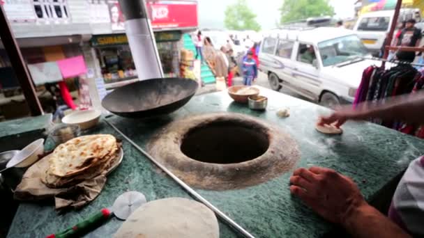 Making of chapati. — Stock Video