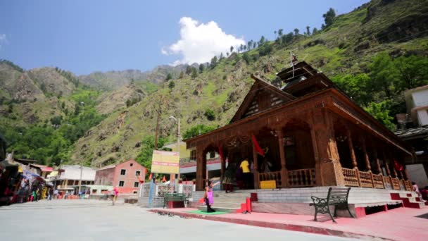 View of the Manikaran temple. — Stock Video