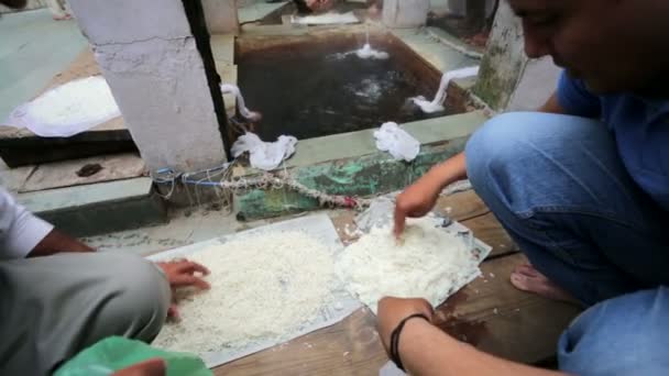 Ready to eat rice from boiling water, Temple of Lord Shiva. — Stock Video