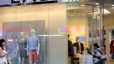 Lacoste Hong Kong için çıkış