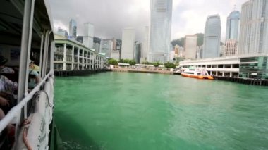 Feribot merkeze geldi