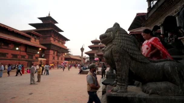 People at the famous Durbar Square — Stock Video